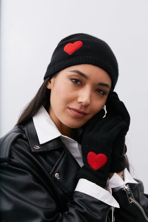 CASHMERE  HAT WITH HEART PATCH - Image 3